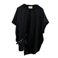SEVEN SENSE サイドベルトデザインTシャツ-  ブラック