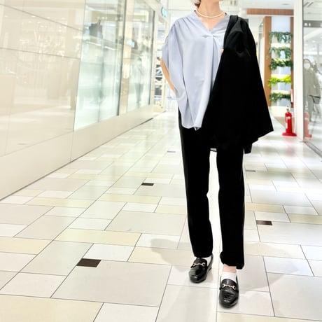 QTUME キーネックフレアブラウス　Blue