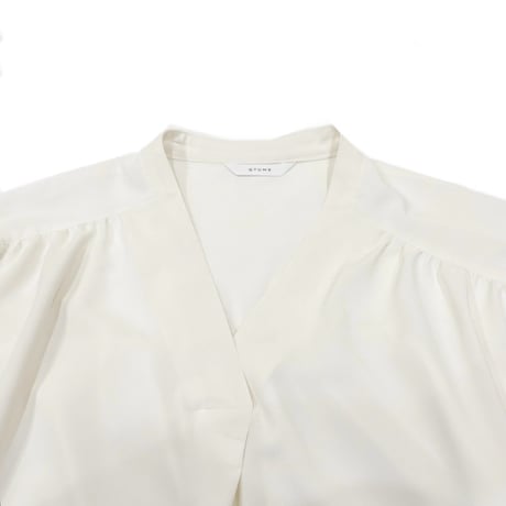 QTUME キーネックフレアブラウス　White