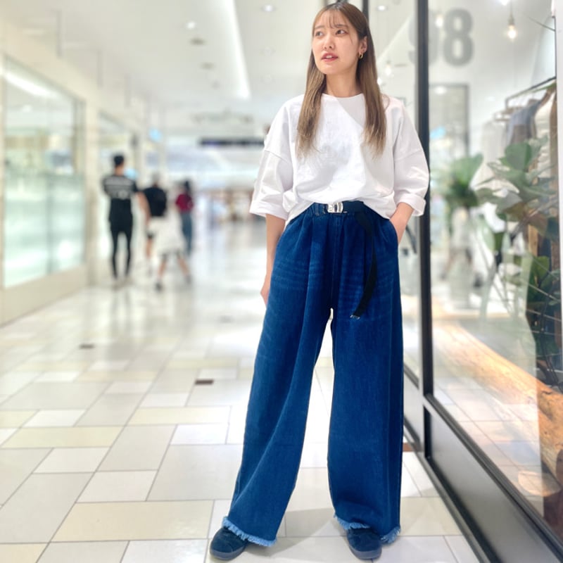 M53. ベルトデニムタックパンツ | grasol Nagasaki Stores