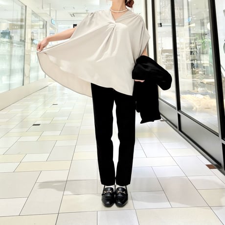 QTUME キーネックフレアブラウス　beige