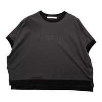 QTUME バイカラー細リブロゴTシャツ-  チャコール