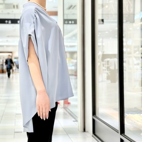 QTUME キーネックフレアブラウス　Blue