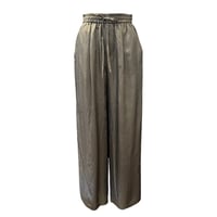 ATELIER SIX   ナイアアセテートツイルイージーワイドパンツ       -グレージュ