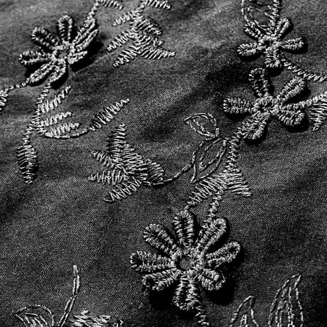PEINDRE エアリーフラワー立体刺繍トップス　ブラック