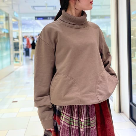 TIGRE BROCANTE ダブルリブタートルスウェット　ブラウンベージュ