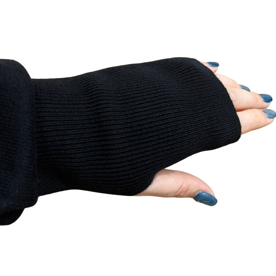 THOMAS MAGPIE Vネックニットプルオーバー ブラック | grasol Nagas