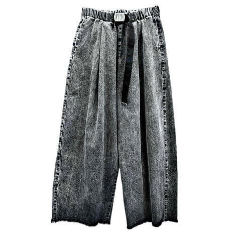 M53.  ベルトデニムタックパンツ