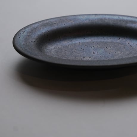 ONE KILN / PEBBLE OVAL PLATE - SS / ASH