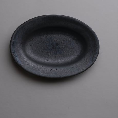 ONE KILN / PEBBLE OVAL PLATE - SS / ASH