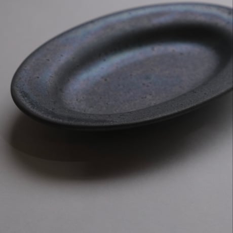 ONE KILN / PEBBLE OVAL PLATE - SS / ASH