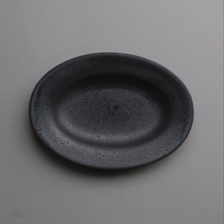 ONE KILN / PEBBLE OVAL PLATE - SS / ASH