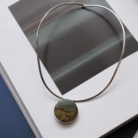 Desert Jasper Round Pendant with Hinged Choker Necklace