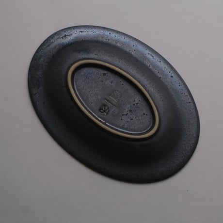 ONE KILN / PEBBLE OVAL PLATE - SS / ASH