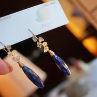 大粒ラピスラズリとルチルクォーツのピアス