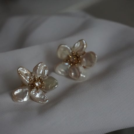 淡水真珠「花一輪」ピアス