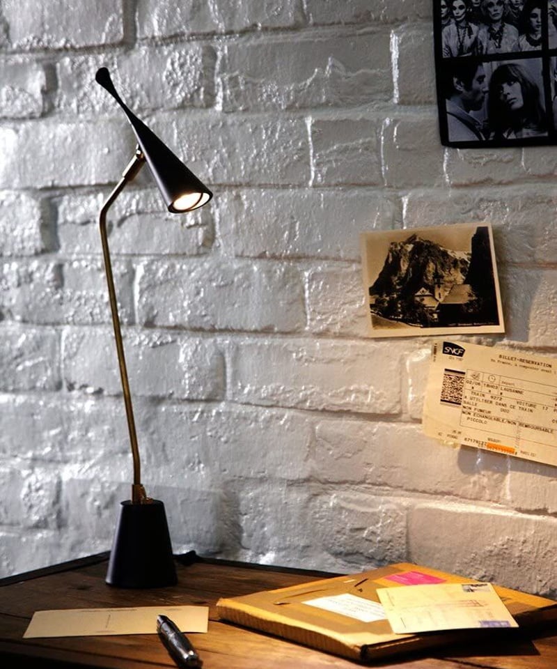 (未使用･未開封品)ART WORK STUDIO Gossip-LED desk light GY ゴシップデスクライト グレー AW-0376E Gossip-LED desk light｜ARTWORKSTUDIO公式