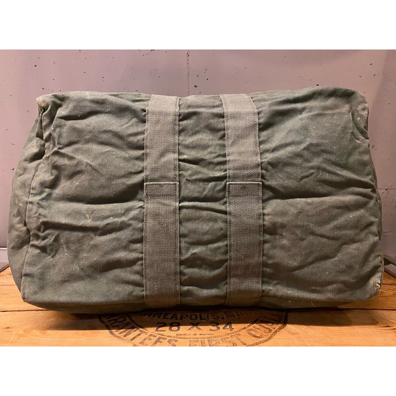 1967 U.S.A.F Aviator Kit Bag | magnets osaka