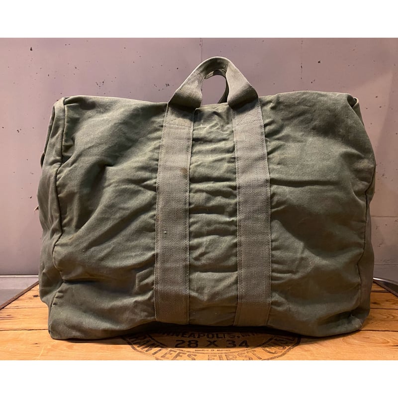 1967 U.S.A.F Aviator Kit Bag | magnets osaka