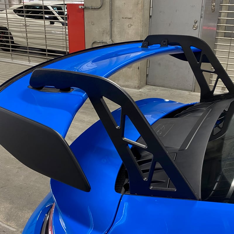オリジナル・リヤウイングライザー 【992GT3用】 | クレフモータースポーツ