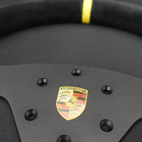 ポルシェモータースポーツ純正991CUPカー用ステアリング　エンブレム付