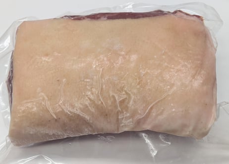 野生の猪肉　皮つき仔猪カタロース750gメス【冷凍】