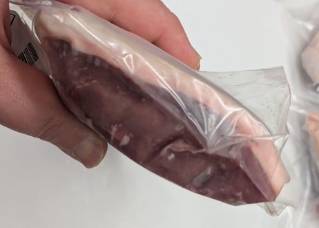 野生の猪肉　皮つき仔猪ロース650gメス【冷凍】