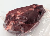 野生の鹿肉　モモ（シンタマ）551g~600g【冷凍】