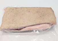 野生の猪肉　皮つき仔猪バラ600gメス【冷凍】
