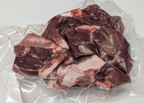 野生の猪肉　脂あり切り落とし700gメス【冷凍】
