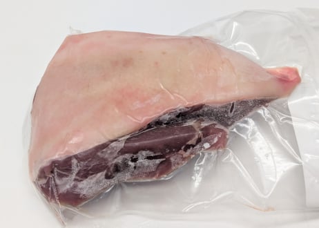野生の猪肉　皮つき仔猪ランプ（旧外モモ）350gメス【冷凍】