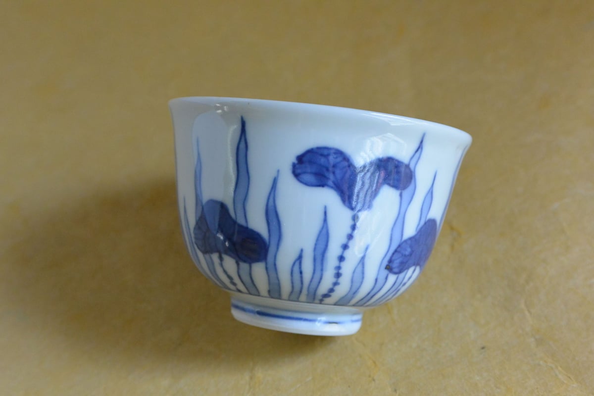 染付蓮文ぐい呑 063 | 桃居 online 展覧会