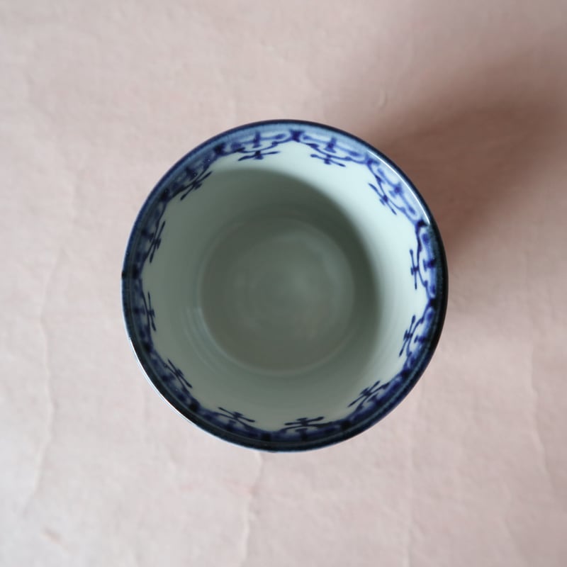 染付瓔珞文ぐい呑 040 | 桃居 online 展覧会 染付瓔珞文ぐい呑 040 | 桃居 online 展覧会