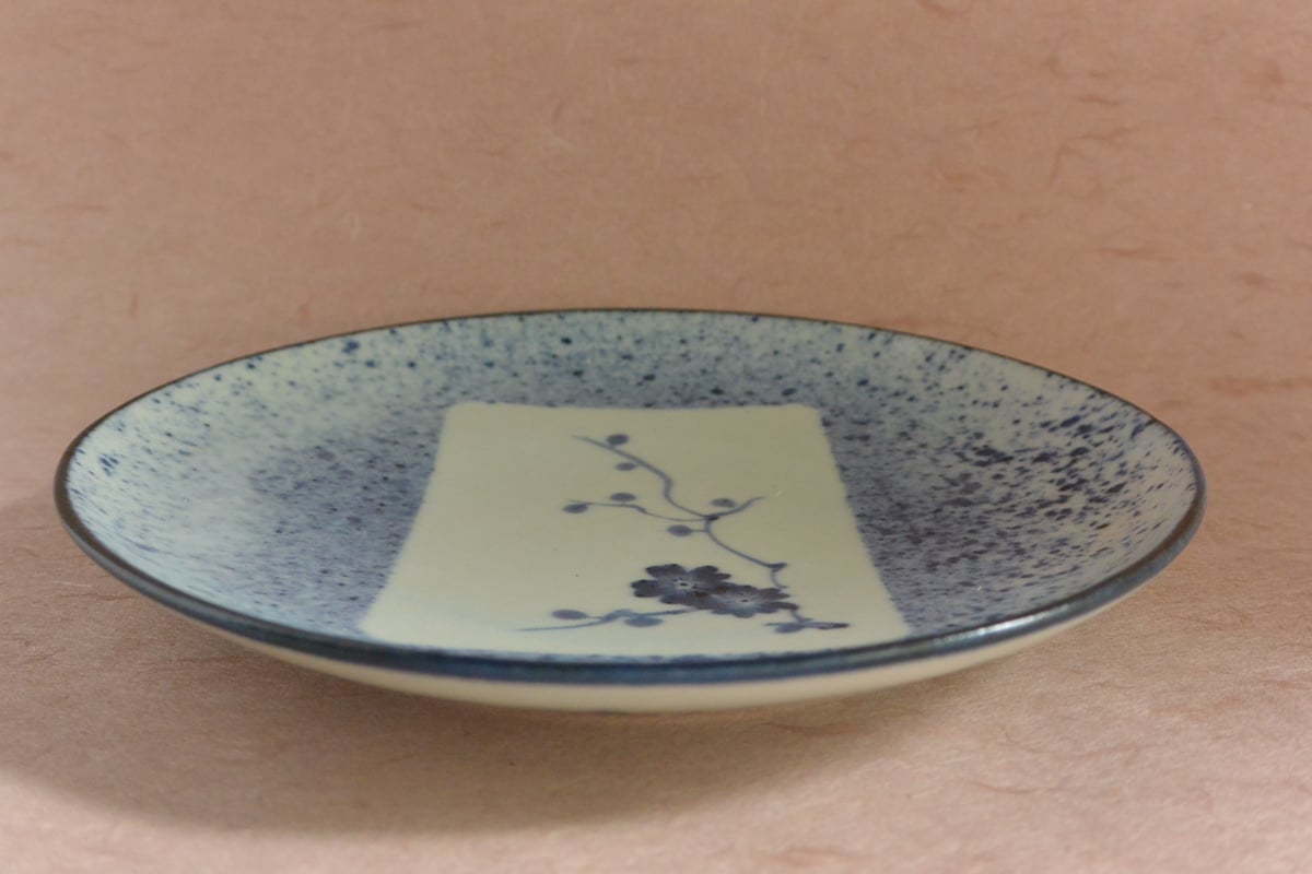 染付六寸皿　菜の花散文皿 渕呉須吹墨梅花文6寸皿 010 | 桃居 online 展覧会