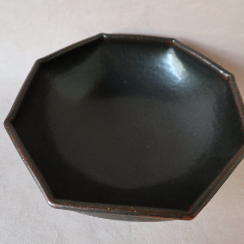 黒釉八角鉢 035 | 桃居 online 展覧会