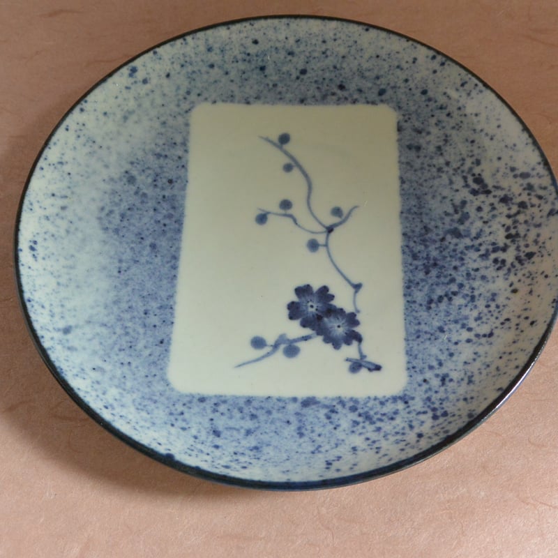渕呉須吹墨梅花文6寸皿 010 | 桃居 online 展覧会