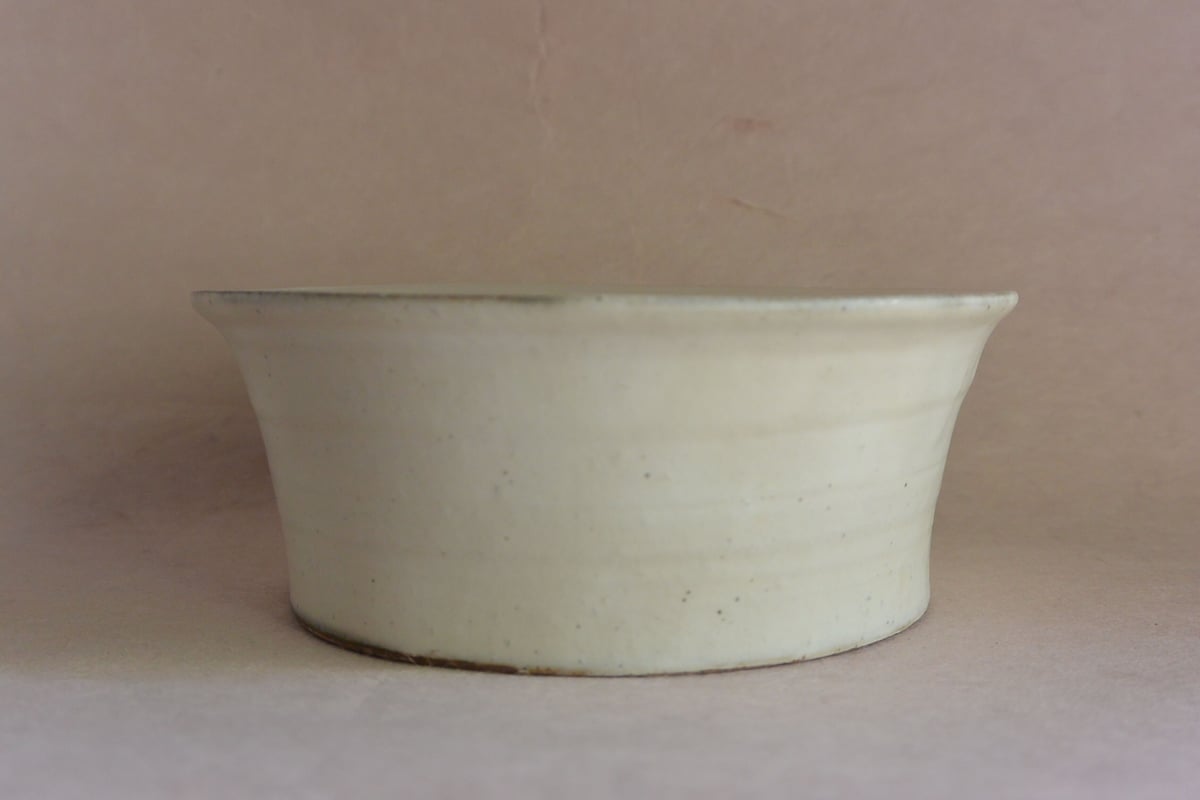 希少：花岡隆 粉引台皿 高台 希少：花岡隆 粉引台皿 高台 - メルカリ