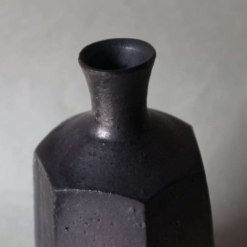 黒陶面取花入 046 | 桃居 online 展覧会