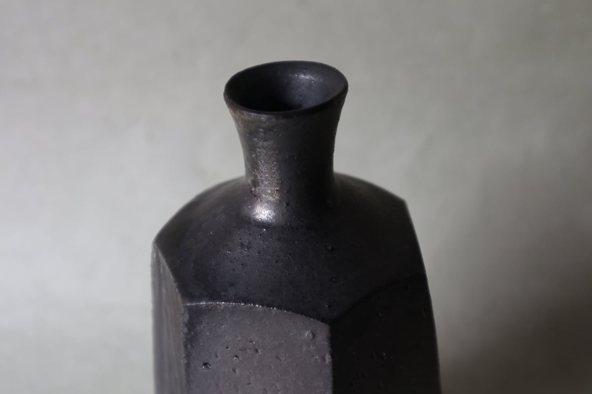 黒陶面取花入 046 | 桃居 online 展覧会