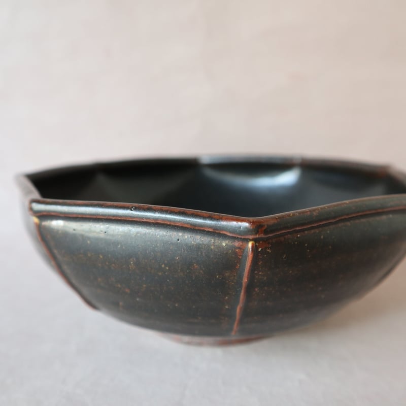黒釉八角鉢 035 | 桃居 online 展覧会
