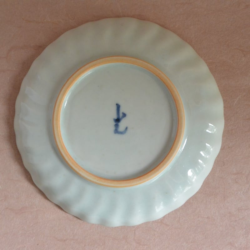 【小春日和様リクエスト】藤塚光男 白磁陽刻ひねり紋鉢 2客 市松皿・四角皿3客 白磁陽刻ひねり文4寸皿 002 | 桃居 online 展覧会