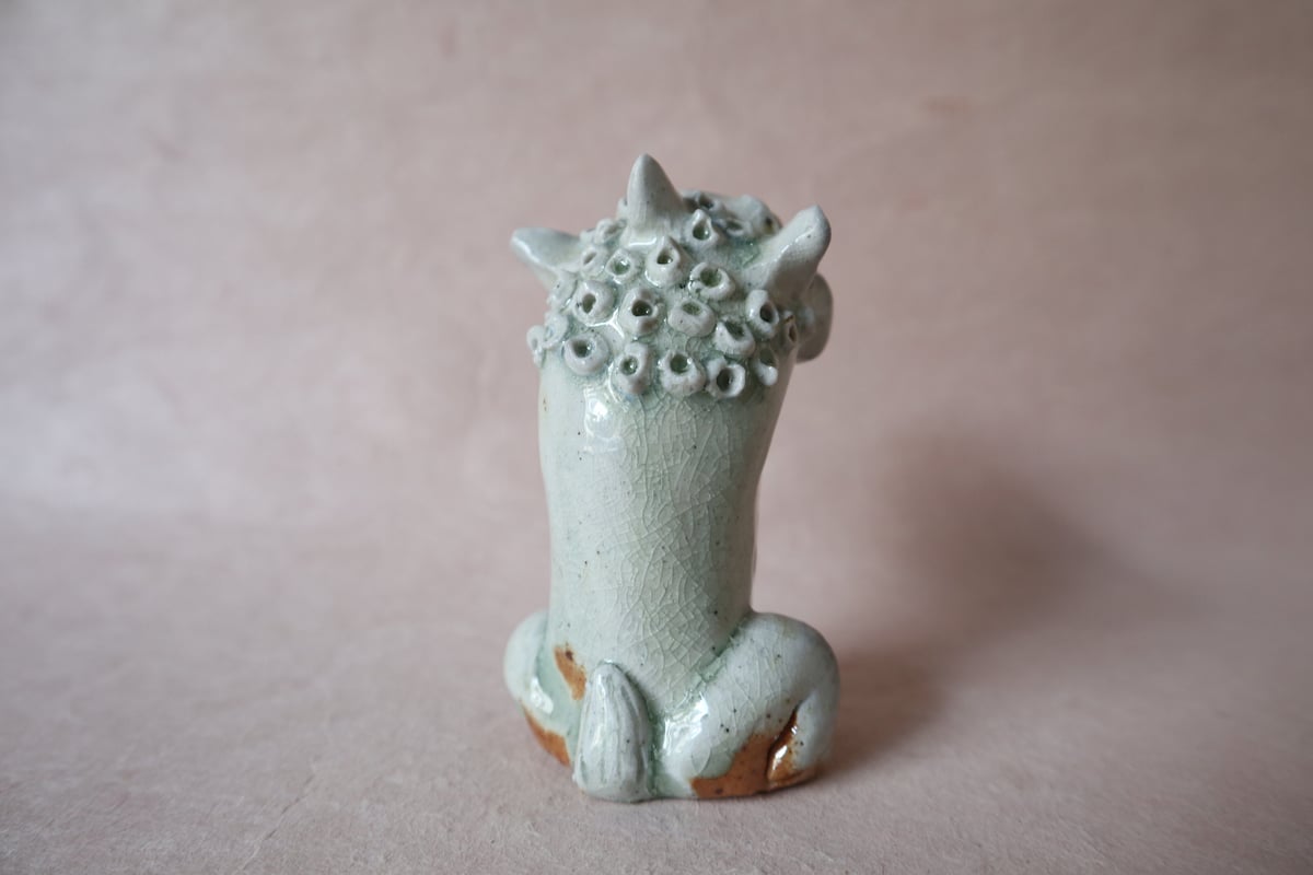砥部焼 白磁獅子 銘無し 狛犬 置物 M 白磁獅子狛犬 074A | 桃居 online 展覧会