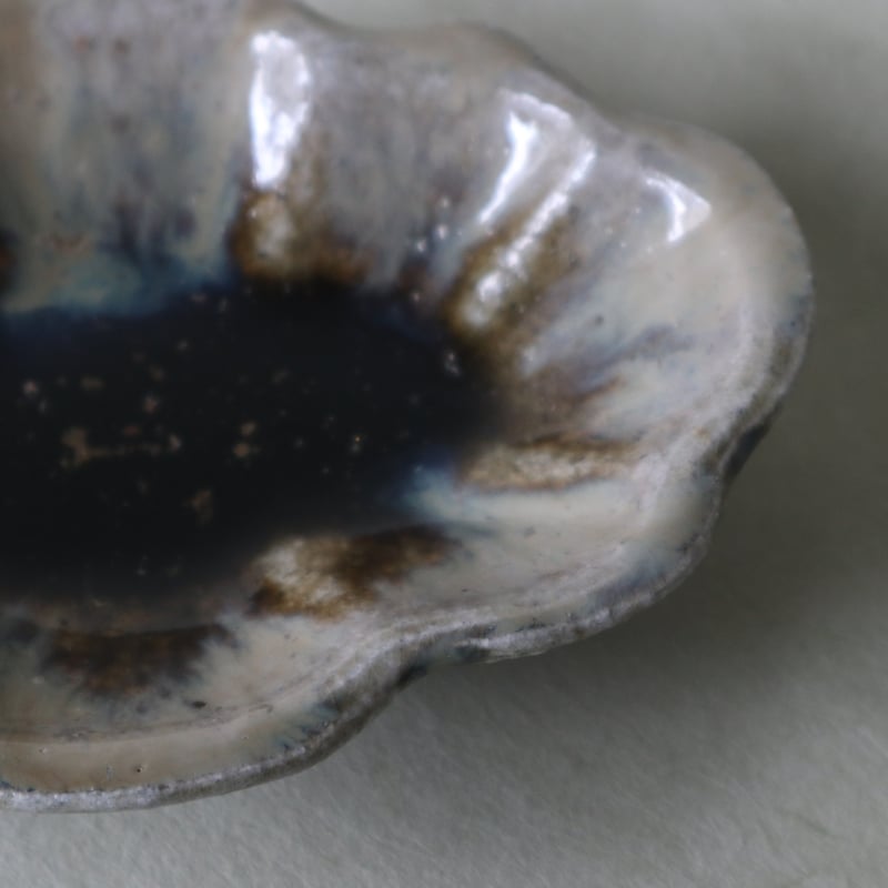 飴釉掛分け 木の葉皿 044 | 桃居 online 展覧会