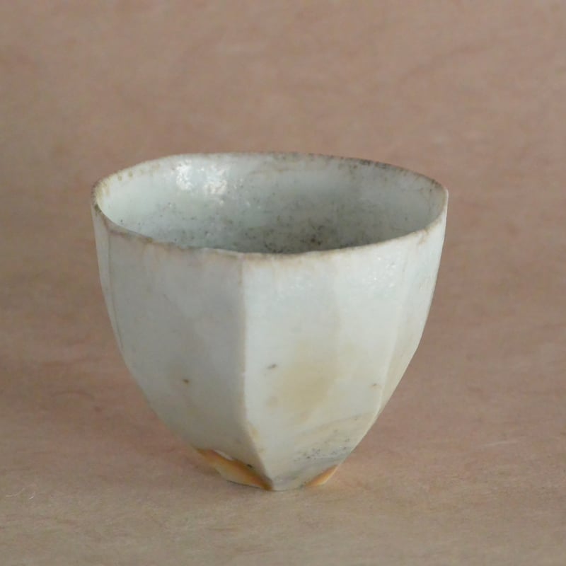 窯変白磁 面取ぐい呑 T002 | 桃居 online 展覧会
