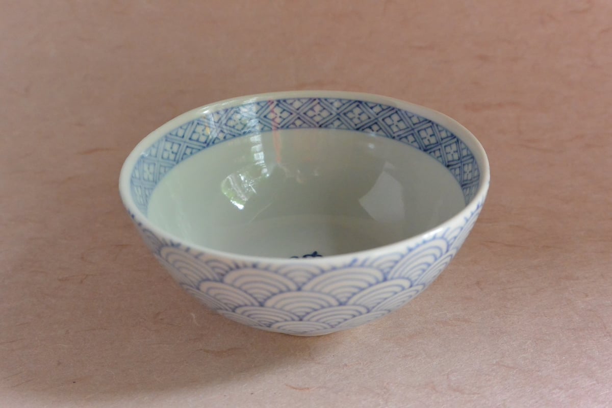 染付青海波文飯碗 033 | 桃居 online 展覧会
