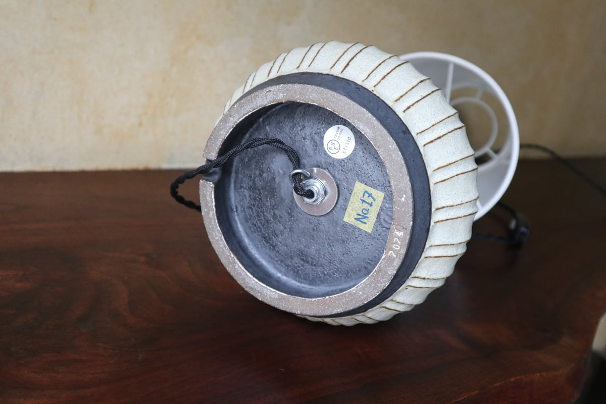 額賀章夫 ランプ② CATEGORY 額賀章夫 | 桃居 online 展覧会