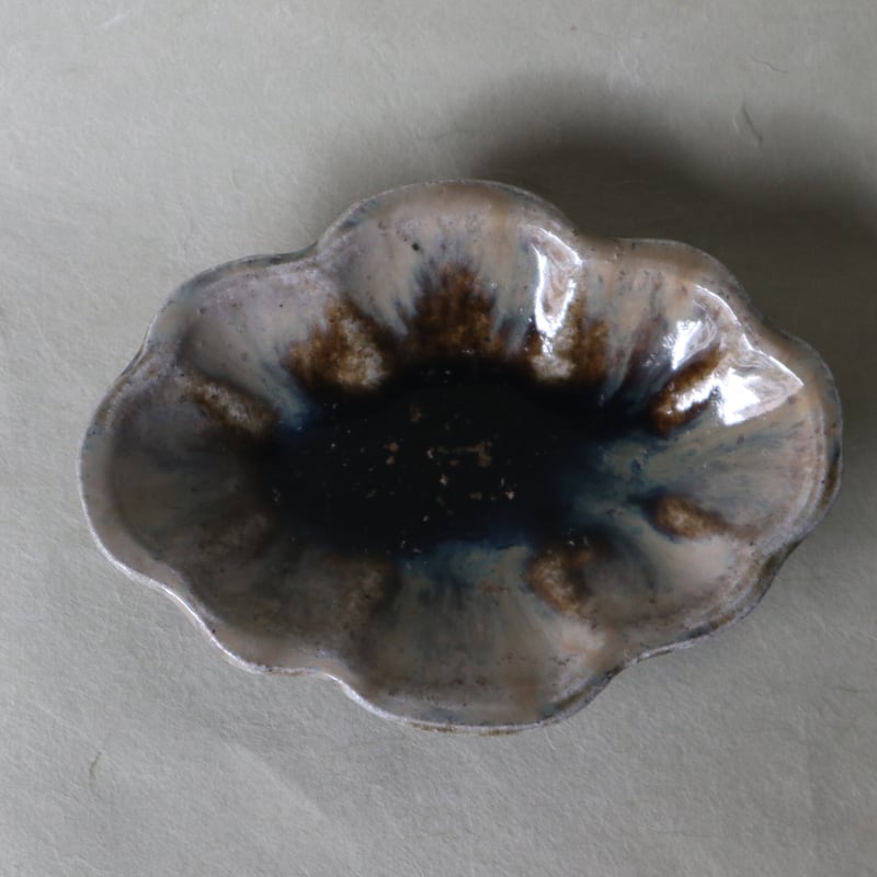 飴釉掛分け 木の葉皿 044 | 桃居 online 展覧会