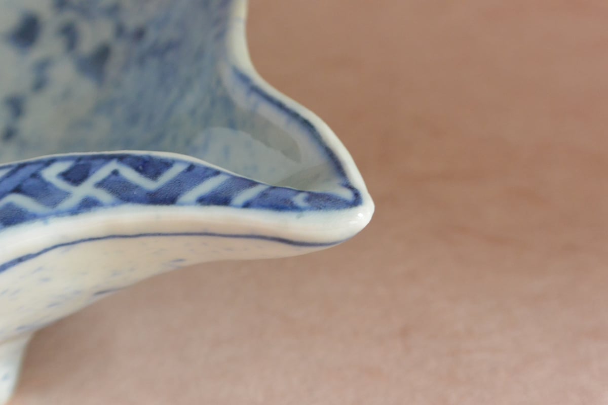 染付吹き墨海老文貝型向付 029 | 桃居 online 展覧会