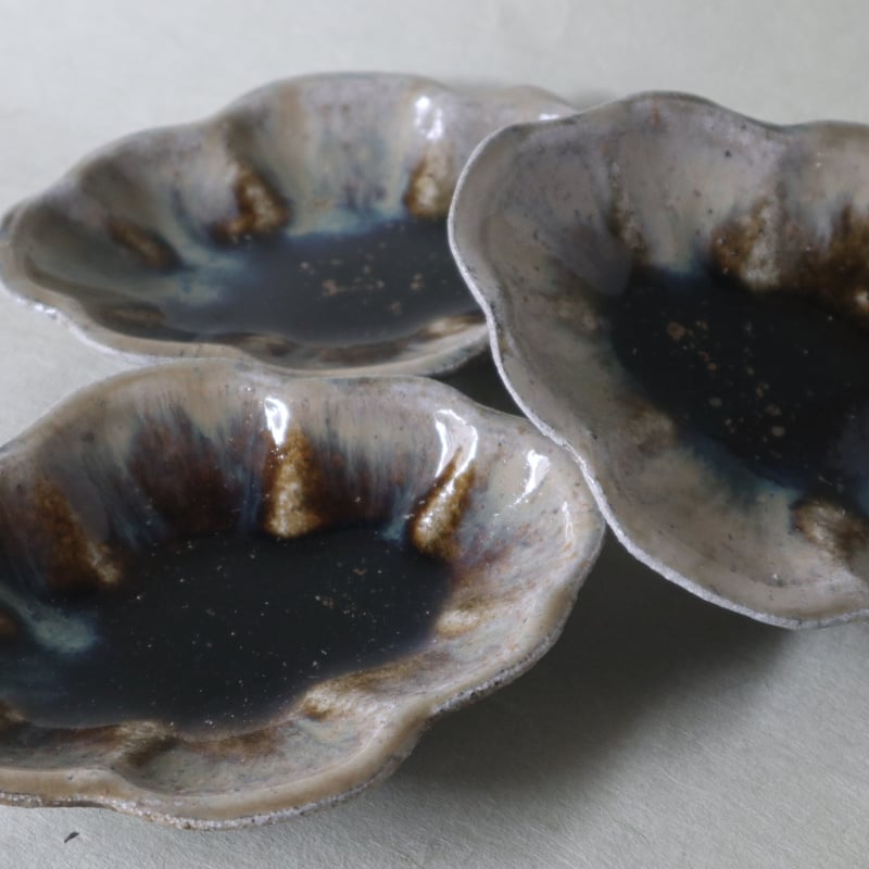 [新品未使用] 余宮隆　飴釉木の葉皿Lサイズ 新品未使用] 余宮隆 飴釉木の葉皿Lサイズ - メルカリ
