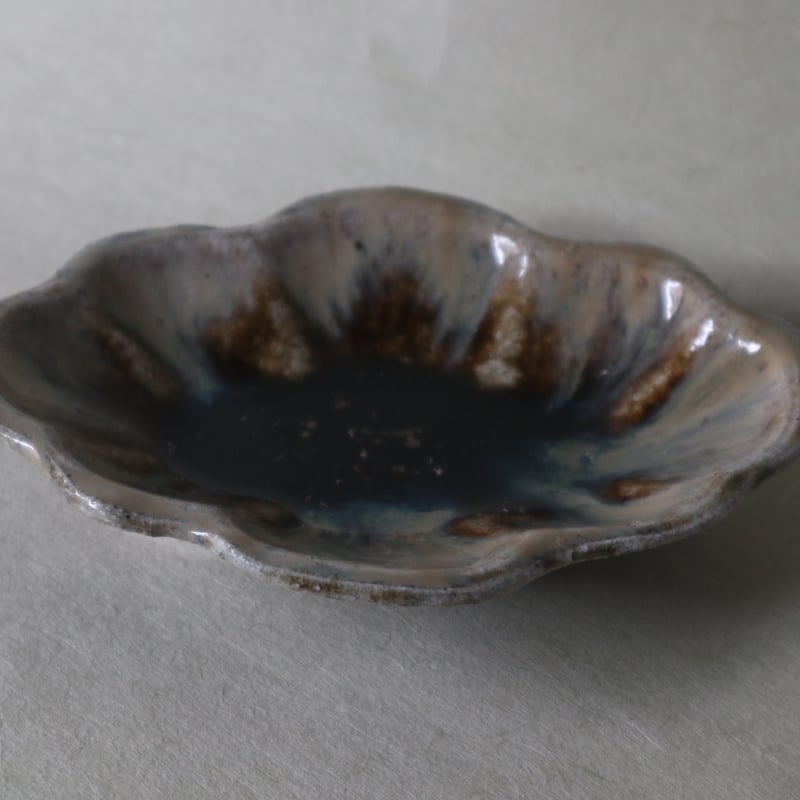 [新品未使用] 余宮隆　飴釉木の葉皿Lサイズ 新品未使用] 余宮隆 飴釉木の葉皿Lサイズ - メルカリ